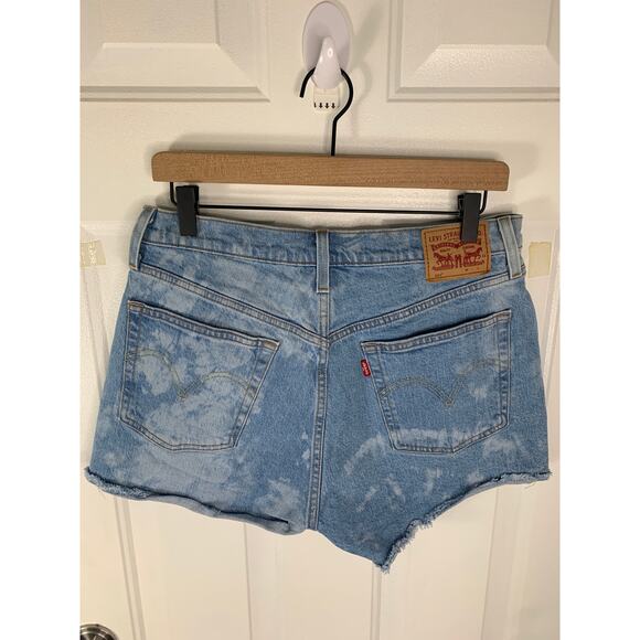 Levi's 501 High Rise Cut-Off Bleach Denim Shorts Women’s Size 30 - Picture 2 of 5